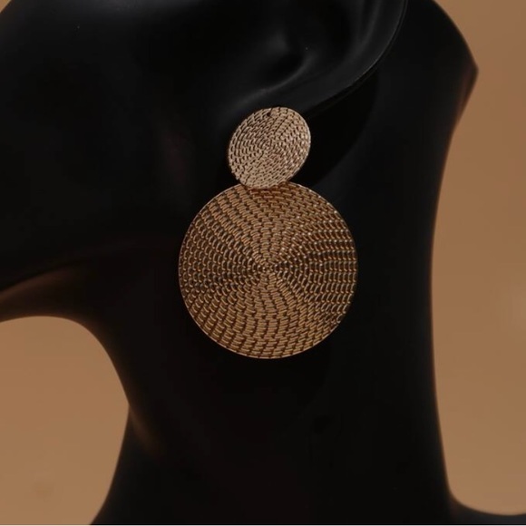 Geometric Round Metallic Alloy tiered Drop Earings - Picture 5 of 6